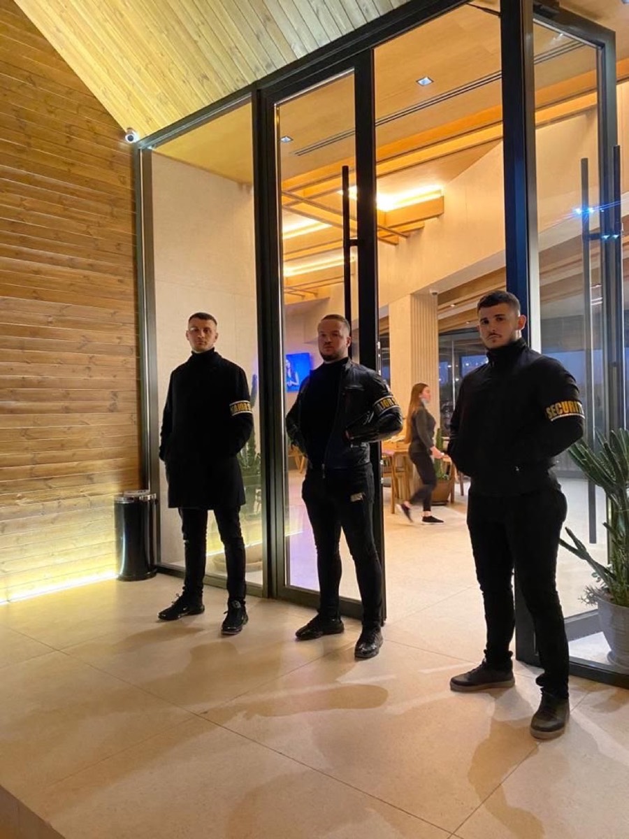 Équipe d'agents de sécurité CGS en surveillance de nuit
